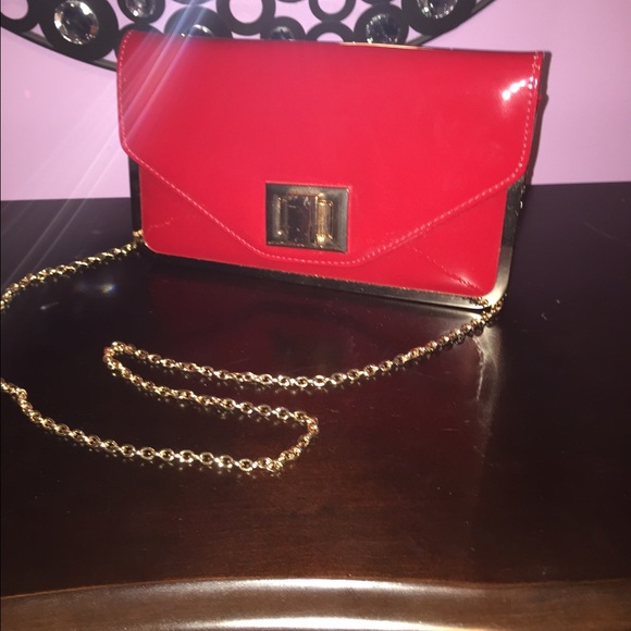 🚨 SOLD!!!!!!!!! Red urban expressions clutch