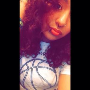 Meet your Posher, Esmeralda