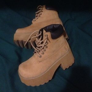 Platform construction boots