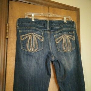 Seven jeans with decorative back pockets.