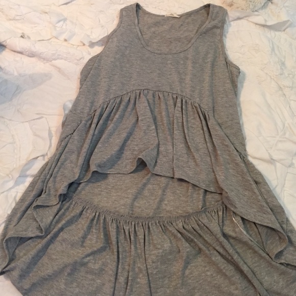 Tobi light gray ruffle tank S