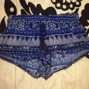 House of Harlow flowy shorts
