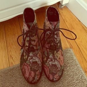 floral lace ups with low heel