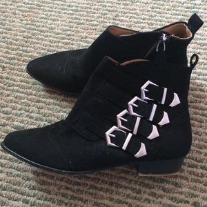 Forever 21 black boots