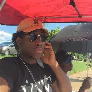 Meet your Posher, Devin