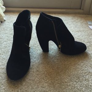 Steve Madden Penelope booties. NEVER WORN!