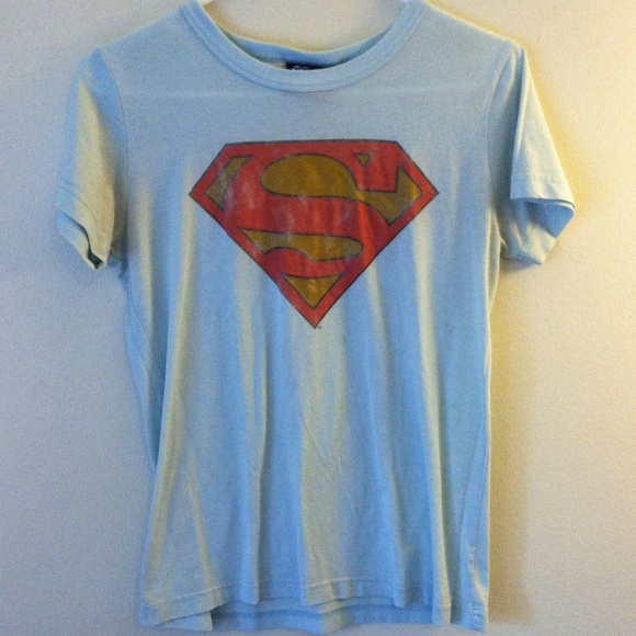 Comfortable shirtsleeve T-shirt! Barely worn