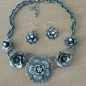 Necklace and earrings set