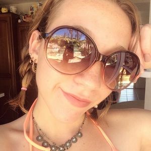 Meet your Posher, Carley