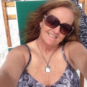 Meet your Posher, Debbie