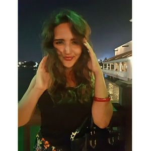 Meet your Posher, Nida