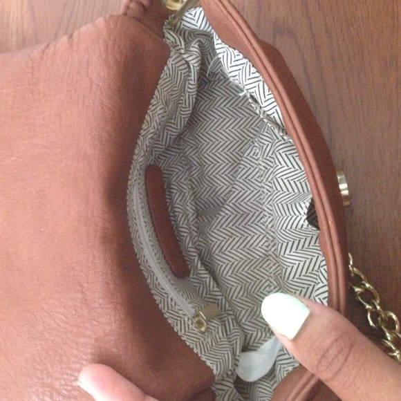 Selling - Picture 2 of 4