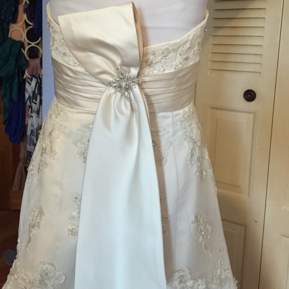 Oleg Cassini Ivory wedding gown ๐๐ฐ๐ผ - Picture 3 of 4