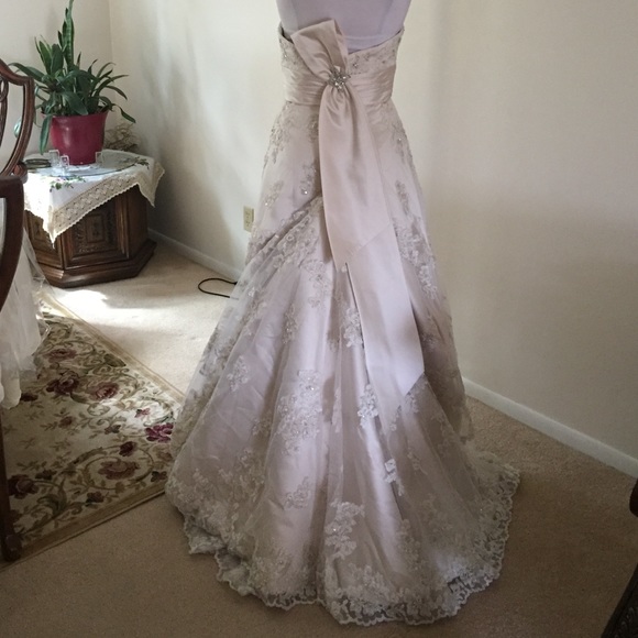Oleg Cassini Ivory wedding gown ๐๐ฐ๐ผ - Picture 4 of 4