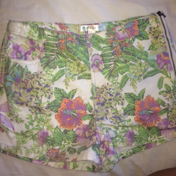 NWOT Patterned White High Waisted Shorts