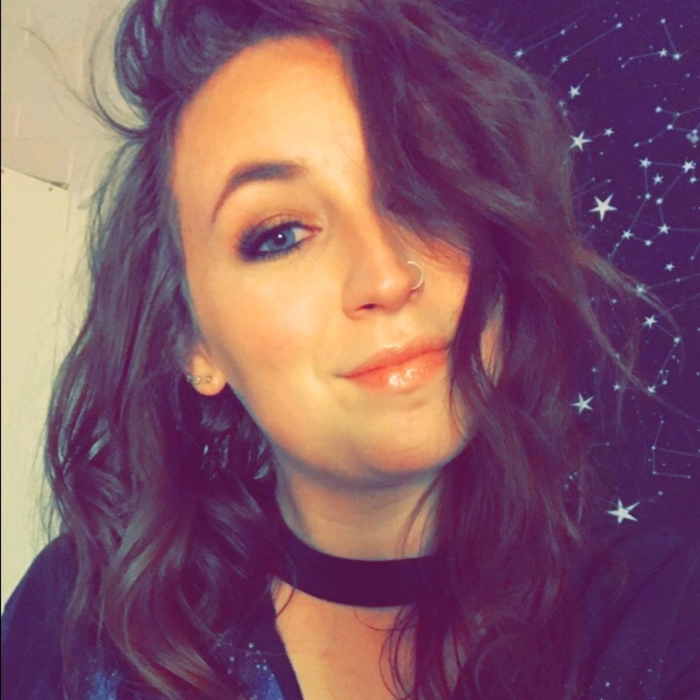 Meet your Posher, Alexis