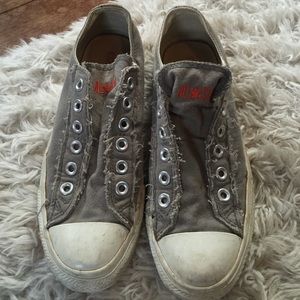 grey laceless converse