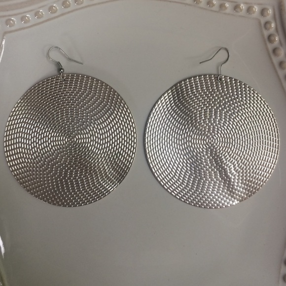 Round cute shiny earrings