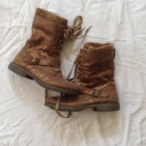 ROXY faux fur gold boots