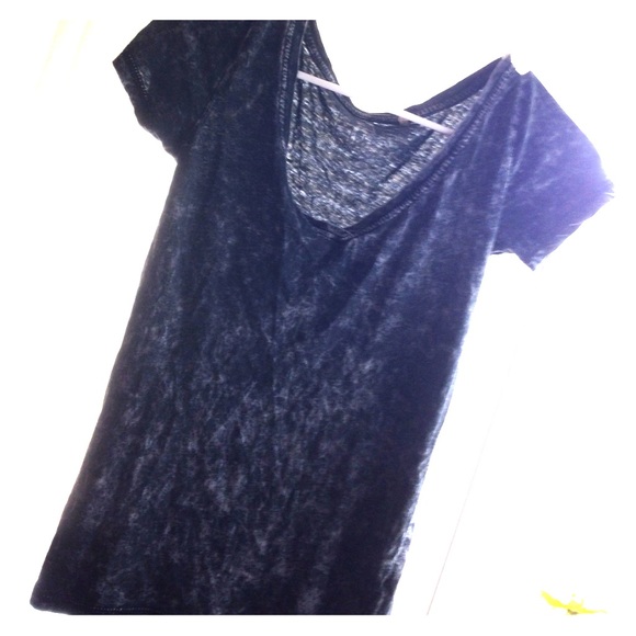 Nollie V-Neck Tee