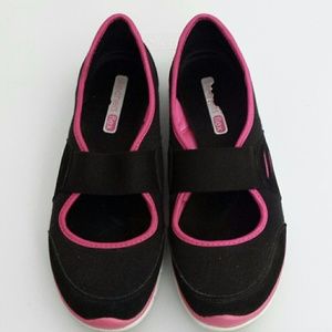 Skechers Slipon Shoes, Size 5.5