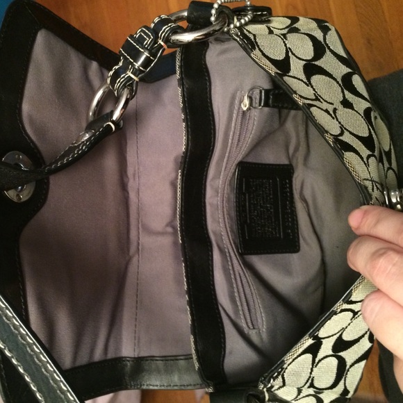 Gently used coach bag - Picture 3 of 4
