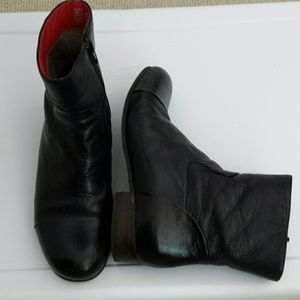 Coupleof Leather Boots, Black, Size 6