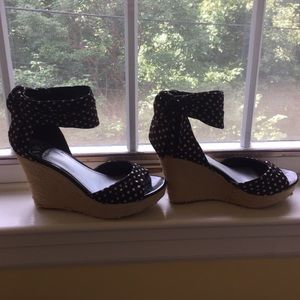 Black Polka dot wedges