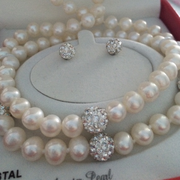 Necklace - Picture 2 of 3