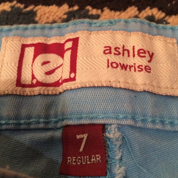 Light blue shorts - Picture 2 of 3