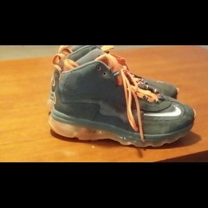 Ken Griffey  Jr's