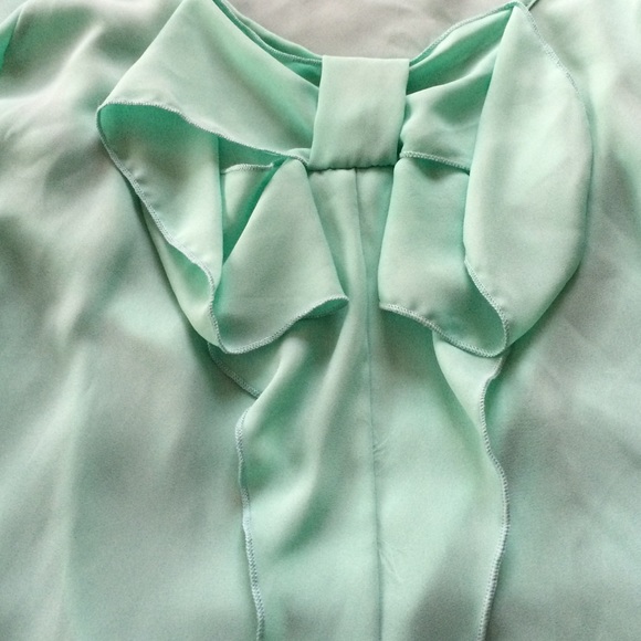 Bow Back Top - Picture 3 of 3