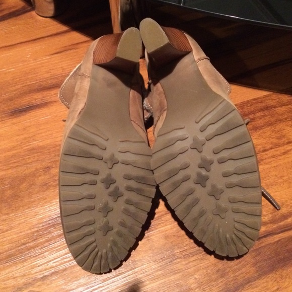 Short boots - Picture 2 of 2