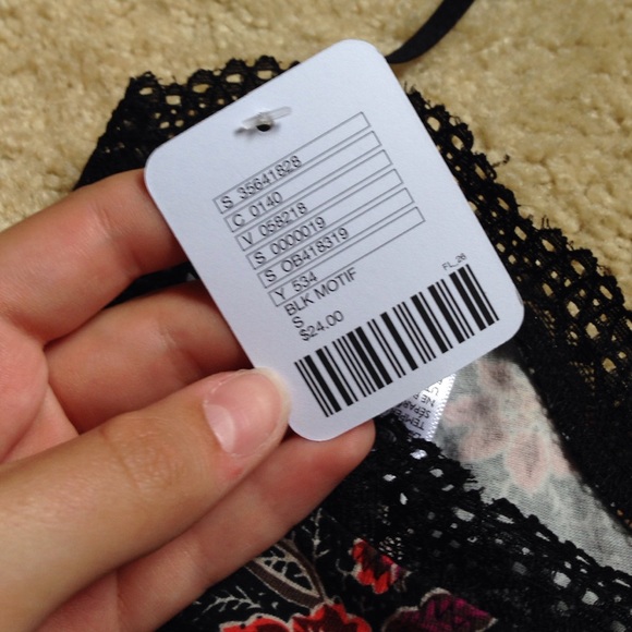 Black floral pattern bralette NWT - Picture 4 of 4