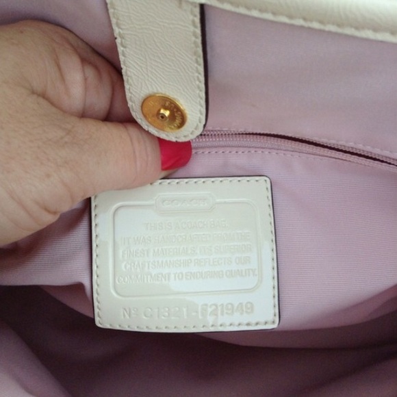 🎉HOST PICK🎉Roomy Coach Off-White/Tan Leather Bag - Picture 3 of 4