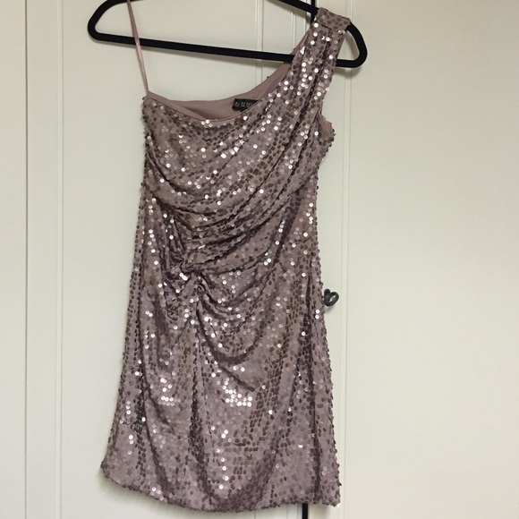 Dress - Picture 2 of 4