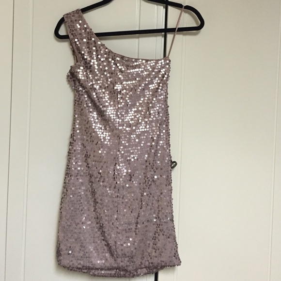 Dress - Picture 3 of 4