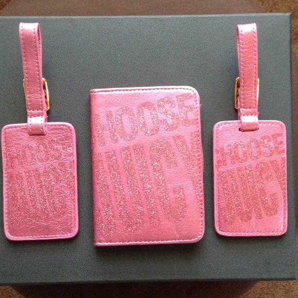 Passport sleeve & 2 luggage tags