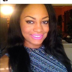 Meet your Posher, Dee dee