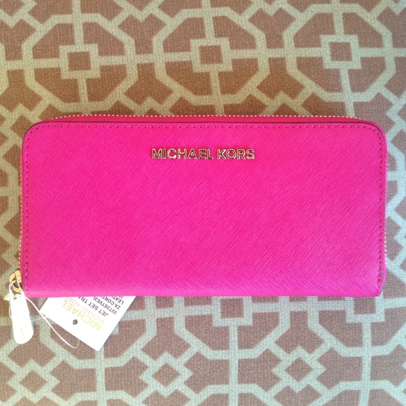 Michael Kors Fuschia Jet Set Wallet