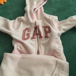 Kids Gap fleece sweat suit