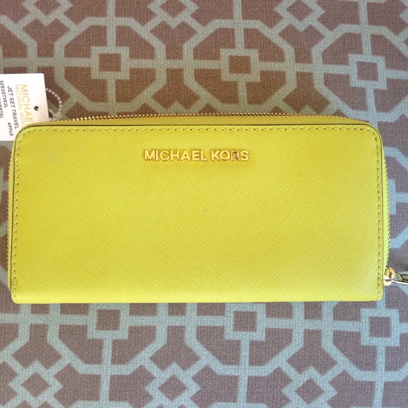 Michael Kors Apple Wallet