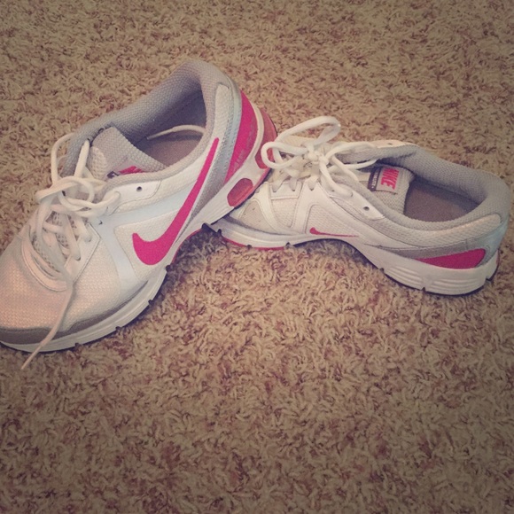 Nike Shoes - Nike Air MAX