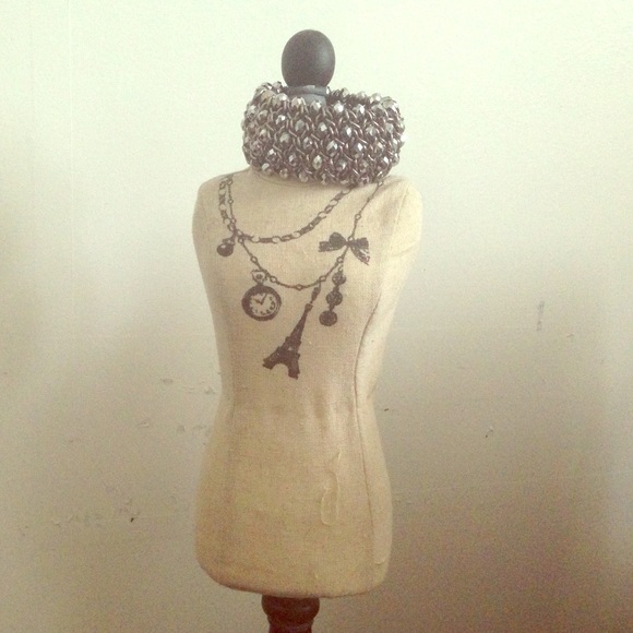 Selling - Picture 1 of 4