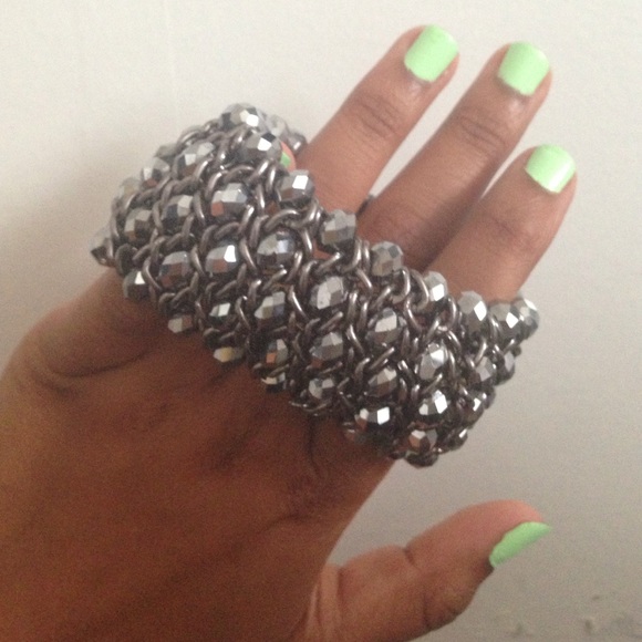 Selling - Picture 2 of 4