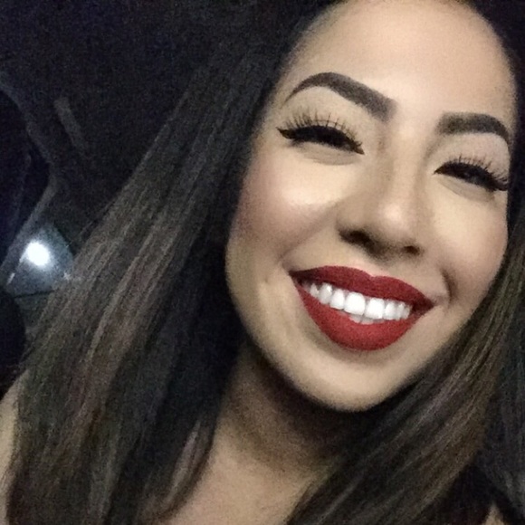 Meet your Posher, Gloria