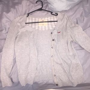 light grey short quarter sleeve sweater