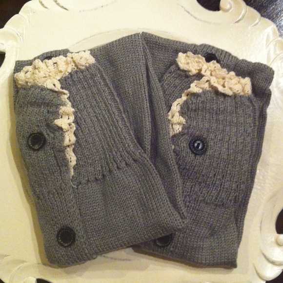NWT Cozy Light Grey Lace Button Down Leg Warmers - Picture 2 of 3