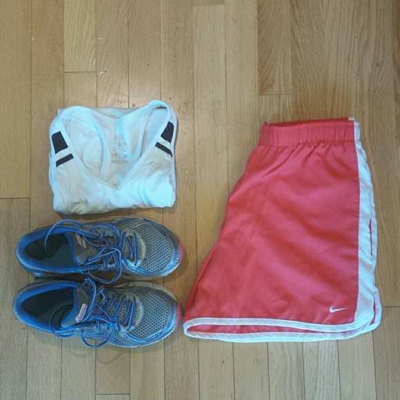 Nike athletic shirts - Picture 2 of 2