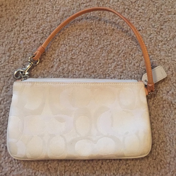 Cream-colored clutch. - Picture 2 of 4